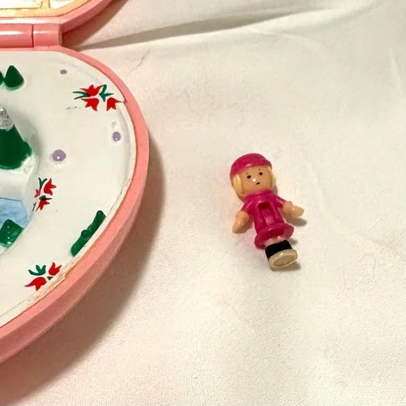 Polly Pocket Heidi’s Alpine Chalet made in 1989 by Blue Bird - Picture 2 of 8